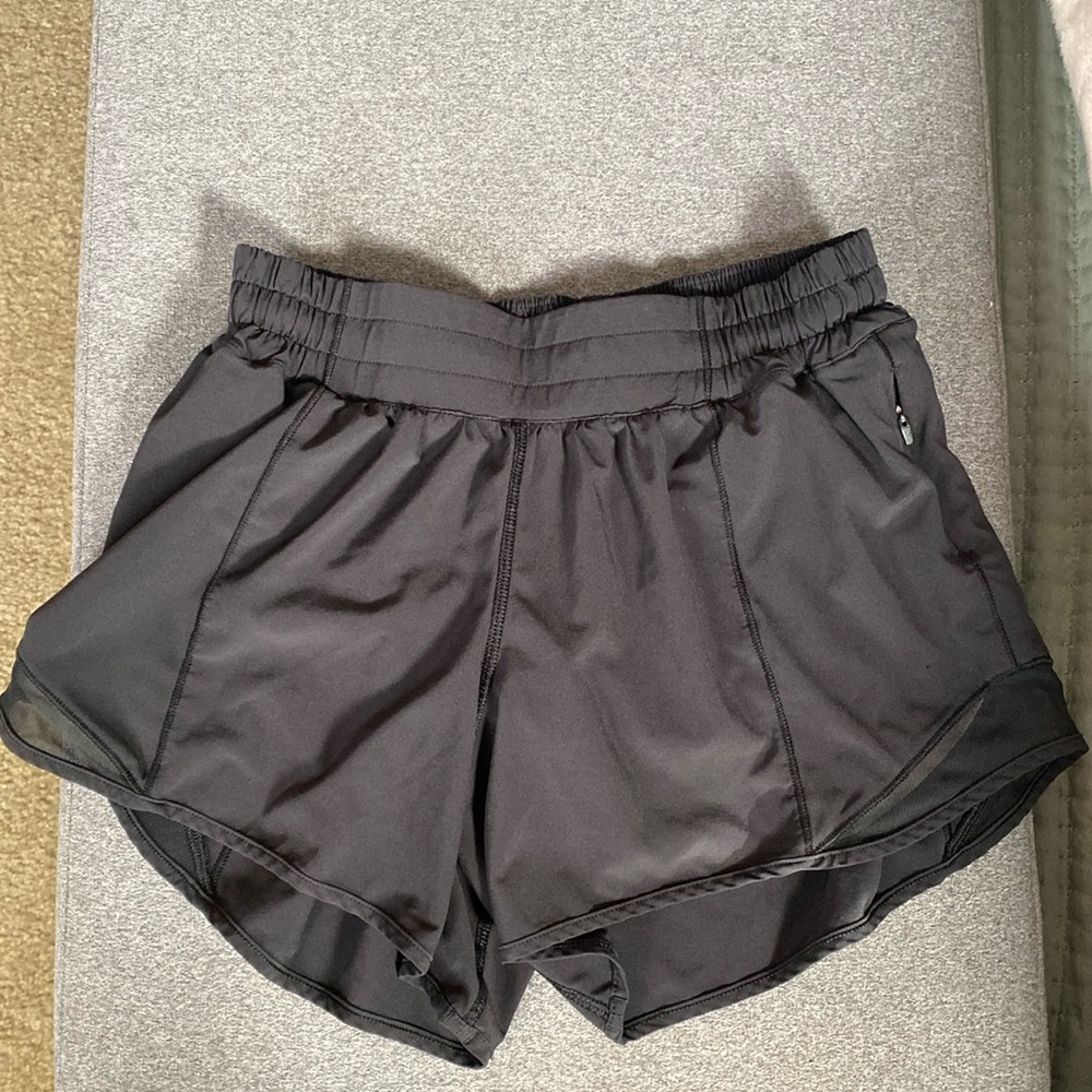 Lululemon mid rise hotty hot shorts
